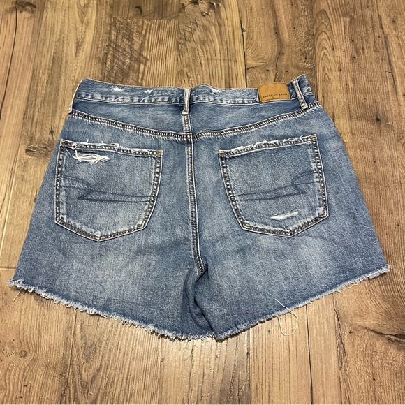 EUC American Eagle 90s Boyfriend Short Distressed Jean Shorts - Size 10 - Picture 2 of 3